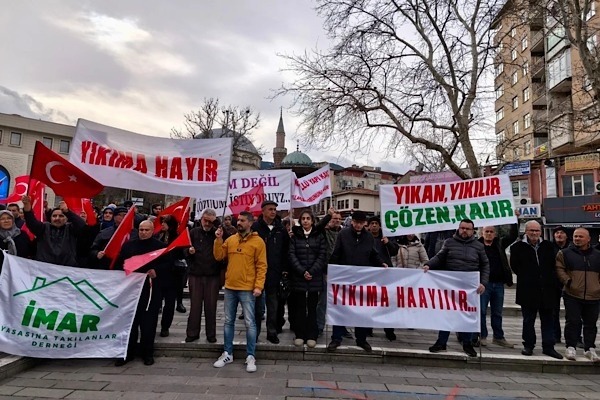 <a href="/Gul_Hacioglu/">Nagihan</a> Milyonlarca yapı kayıt dışı! Bu durum hem vatandaş hem devlet için kayıp. Kayıt altına almak herkesin kazanacağı bir çözümdür.
#YapıKayıtMeclise HobiBahçemeDokunma