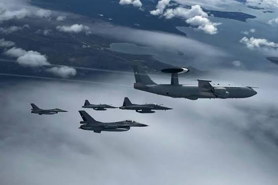 DERECHA INTELIGENTE tweet media