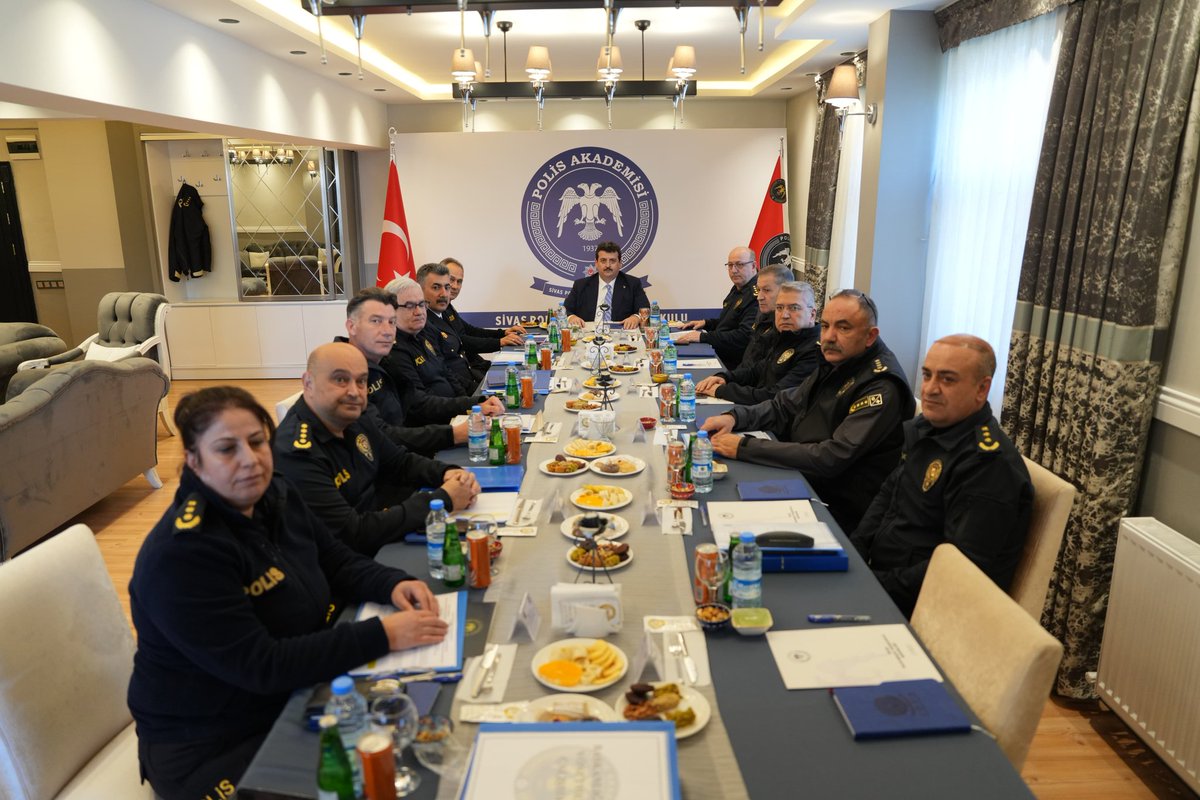 Polis Akademisi tweet media