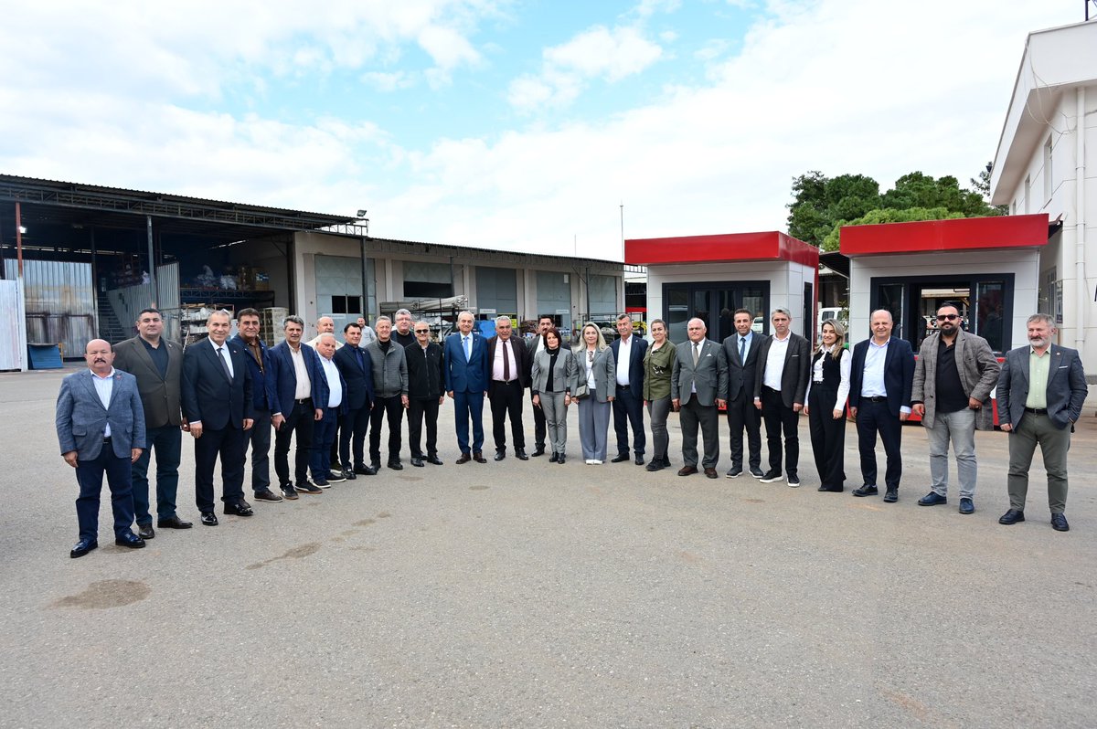 mesutkocagoztr's tweet photo. Bugün, Kepez Belediyemizde Cumhuriyet Halk Partisi, AK Parti ve Milliyetçi Hareket Partili meclis üyelerimize, Kepez’imize kazandırdığımız ve yapımı süren projelerimizi tanıttık.

Şeffaf belediyecilik anlayışı ve ortak akılla yürüttüğümüz çalışmalar neticesinde, Kepez’imizi hak ettiği noktalara el birliğiyle taşıyoruz.

Kepez hepimizin ortak değeri. Burada hayata geçirdiğimiz her proje, kentimizin yükselen geleceğine koyduğumuz bir tuğla niteliğinde…