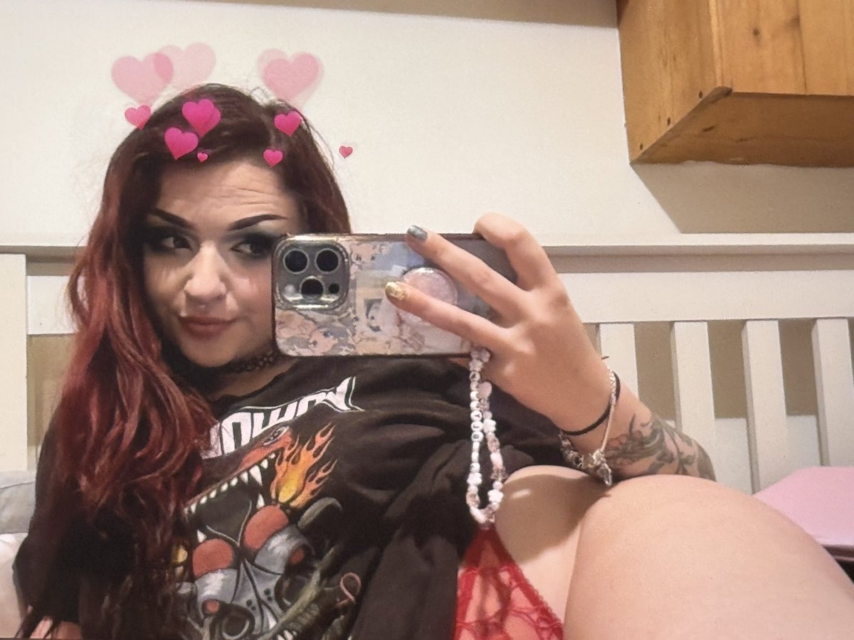 (Goddess) Kat tweet media