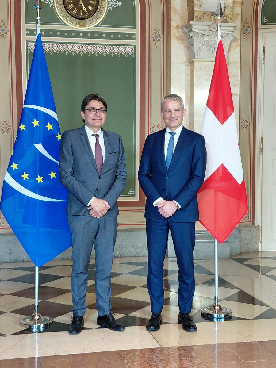 Aujourd'hui, le Président de la Cour, Mattias Guyomar, s’est rendu à Berne, en Suisse, où il a tenu une série de réunions avec des représentants des pouvoirs législatif, exécutif et judiciaire.

🔗 echr.coe.int/fr/w/meetings-…