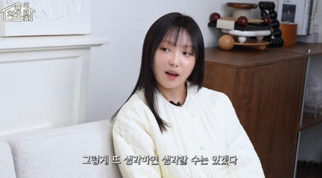 tang__kira's tweet photo. DI Youtube Cao Lu, Min (Miss A) cerita tentang bahagianya dia menikah.

Saat ditanya: Sebutkan 3 alasan kenapa menikah itu bagus. Min Jawab:
1. Aku dapat melihat wajah ganteng tiap hari
2. Jarang makan sendirian
3. Seperti tinggal bareng sahabat, oh kadang seperti sama ayah (lebih dewasa), kadang seperti sama bocil.