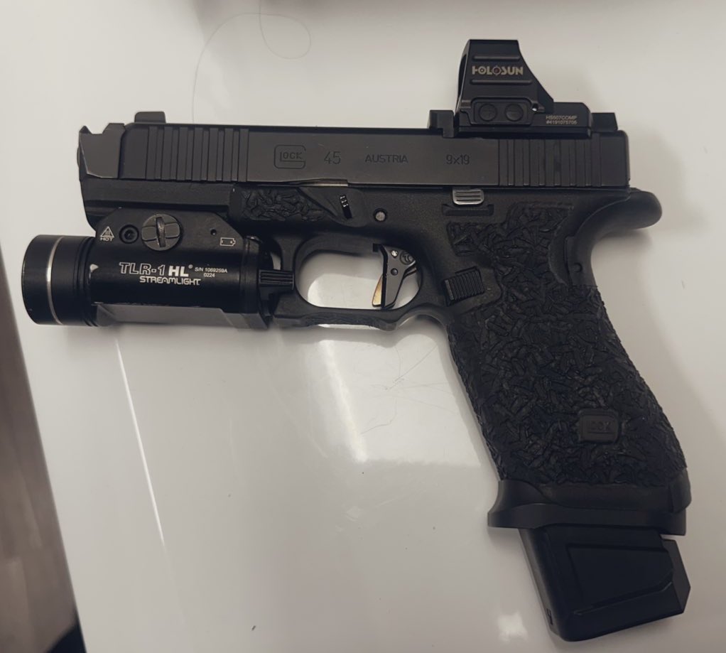 HKGunPlay@terribleragebait tweet media