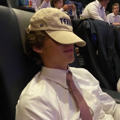 aniii81's tweet photo. Ottawa Centaurs' Luca Haas has donated exactly $5 to the lgbtq+ cause.

He states - "i spent everything else on ilya rozanov's posters and merchandise." https://t.co/VjZ4Sc71DE