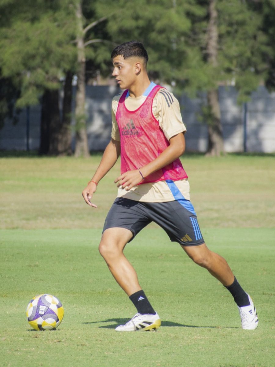 MACHU DE SELECCIÓN 🇦🇷

Hace instantes la <a href="/afaseleccion/">argentinaseleccion</a> confirmó los citados al Sudamericano Sub 17: Matheo Benítez Machuca estará en Paraguay representando a El Semillero Rojo.

▶️ Este miércoles viajarán al país vecino para disputar el torneo que se celebrará del 3 al 19 de