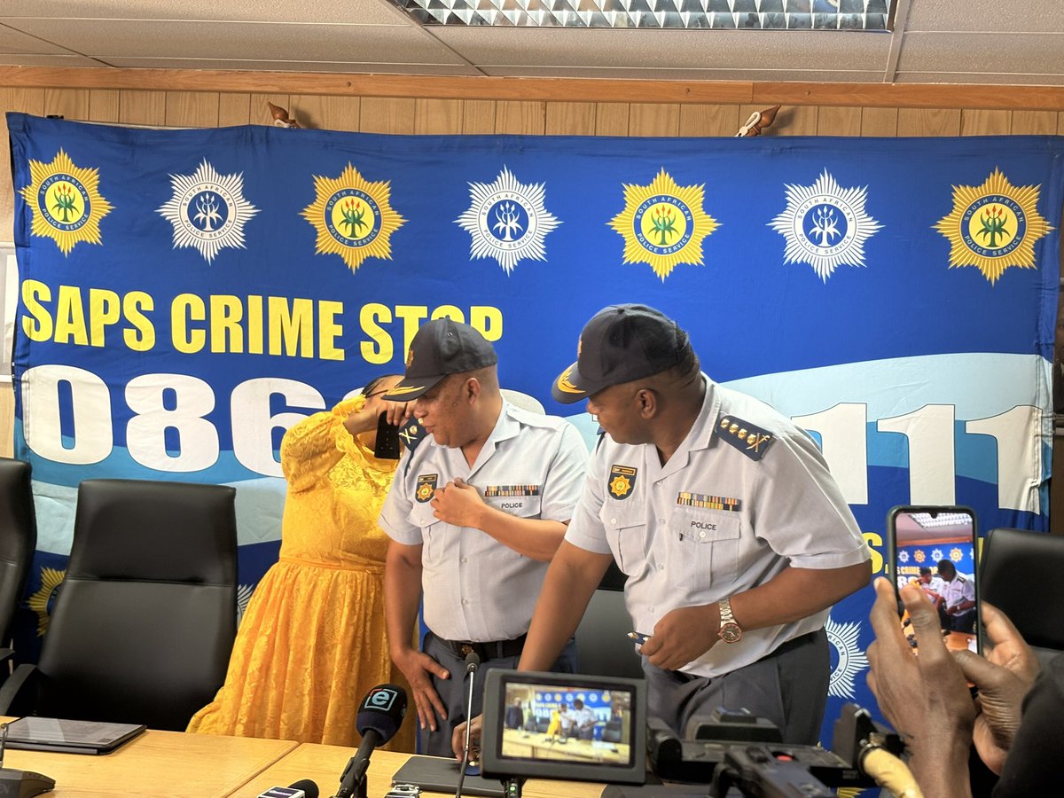 masitengmakgala's tweet photo. This follows the retirement of the former provincial commissioner, Lieutenant General Baile Motswenyane. Lesia has been in the SAPS for 39 years. He was a deputy provincial commissioner responsible for policing before this appointed. #sabcnews #sabcfs #masemola https://t.co/f3McFY4Ko7