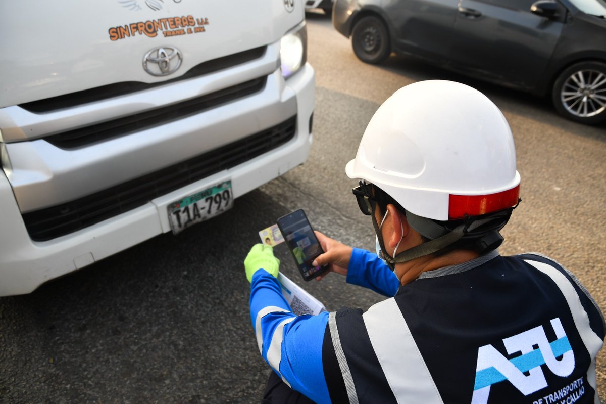 ATU_GobPeru's tweet image. 🛡️✅ATU desarrolla medidas preventivas contra la informalidad en Semana Santa.

La entidad, en coordinación con la #PNP, el #MinisterioPúblico y #SUTRAN, ejecutó un megaoperativo en la autopista Ramiro Prialé (El Agustino).