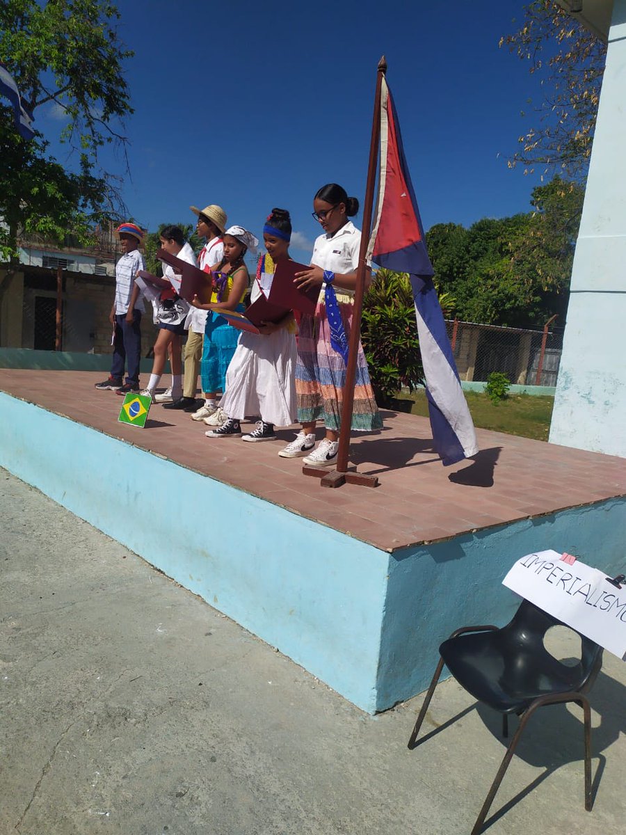 Se desarrolla el matutino especial en la SB Camilo Cienfuegos del municipio Cerro en apoyo a la Revolución Cubana, con el título. Yo,  acuso al imperialismo. Protagonizado por educandos y docentes de la institución educativa.