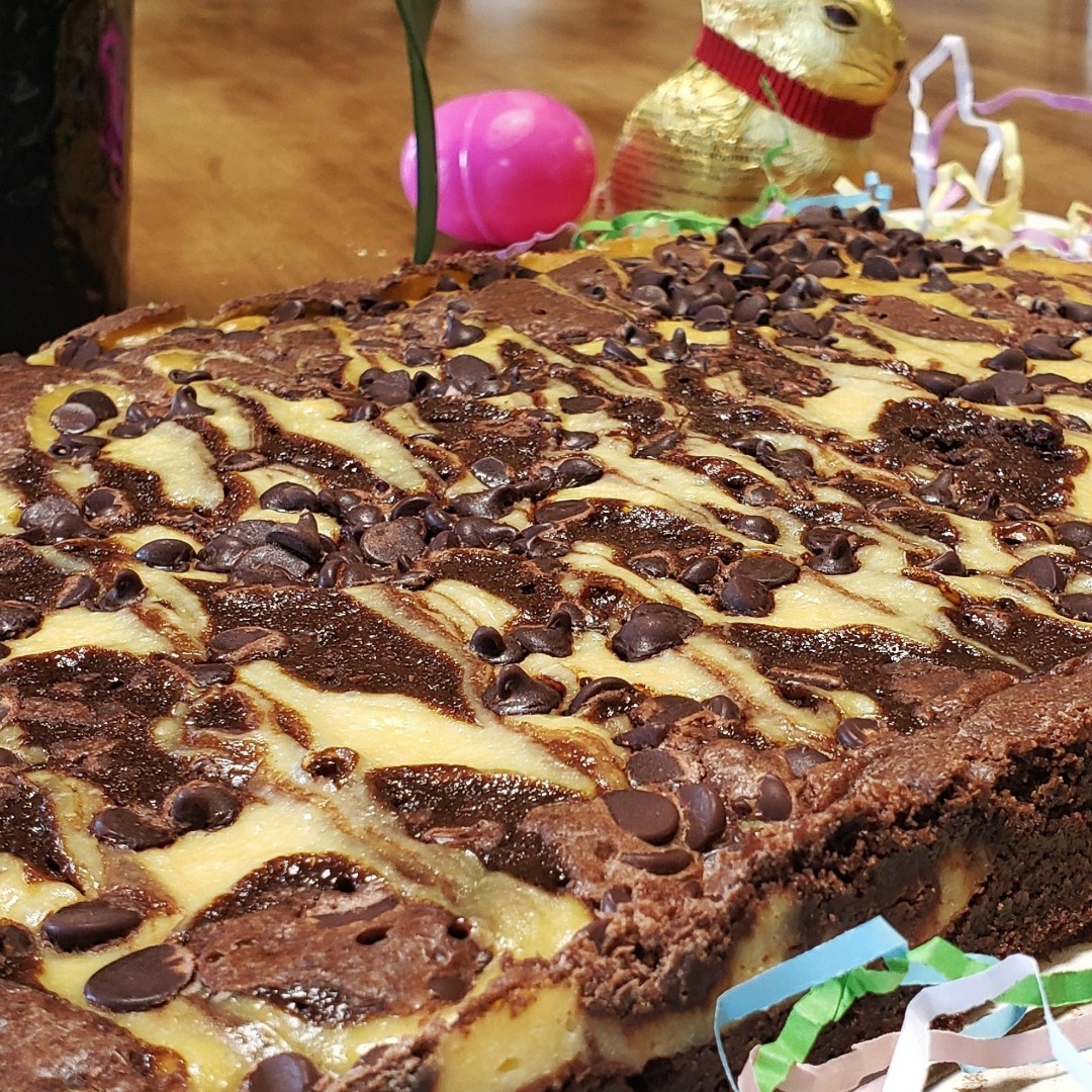 BagginsArizona's tweet image. Did you know all of our desserts are made in our main kitchen daily? All full size cake or brownies  serves 10-12 people. We bake fresh so order ahead.  bagginsgourmet.com/desserts/ #doit #youwontregretit #buylocal