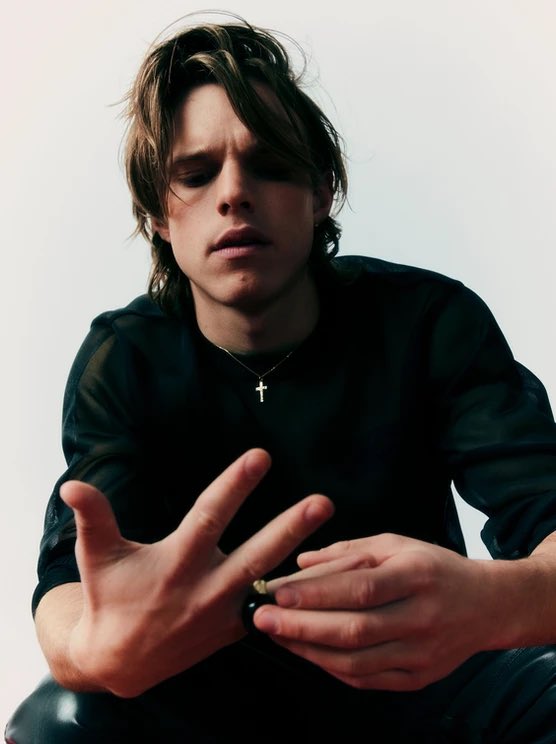 the tall tweet media