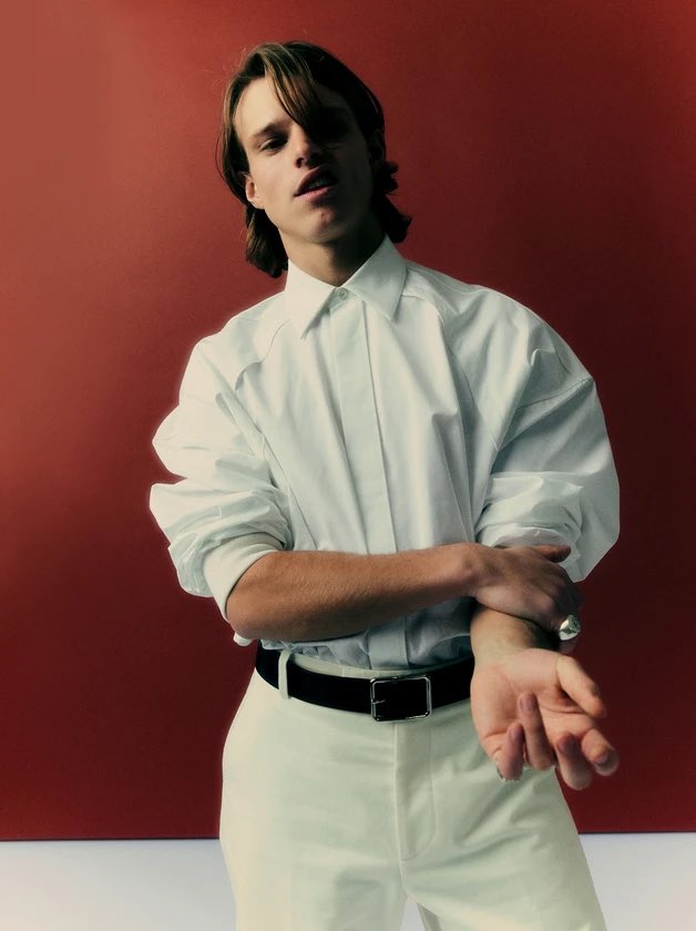 the tall tweet media