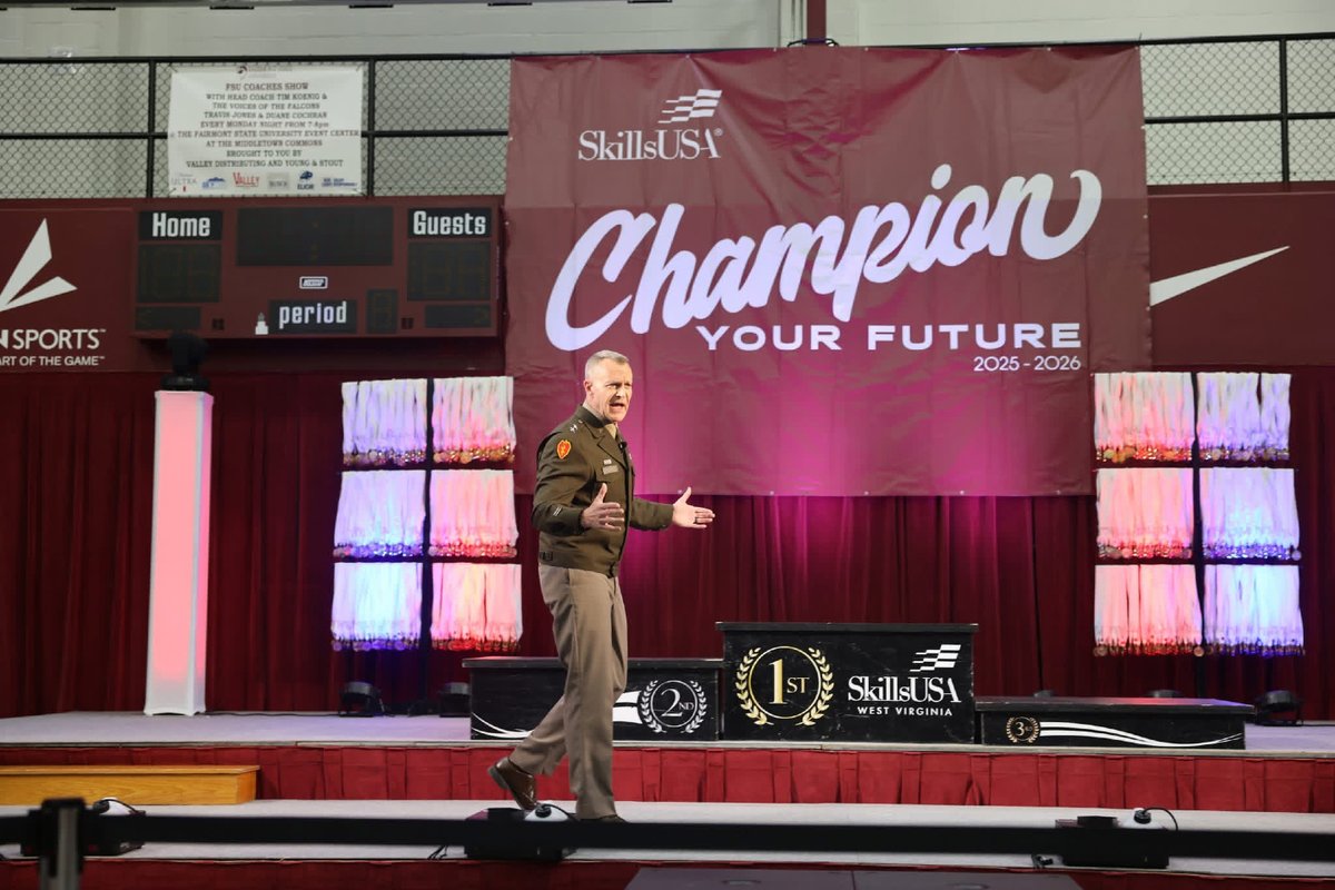 WVNationalGuard's tweet image. Maj. Gen. Jim Seward addressed a full crowd at Fairmont State during the awards ceremony. These students reflect the work ethic and skillset we rely on across WVNG engineer units. The future of the Mountain State is in strong hands. 🏆 #OneGuard #PressOn