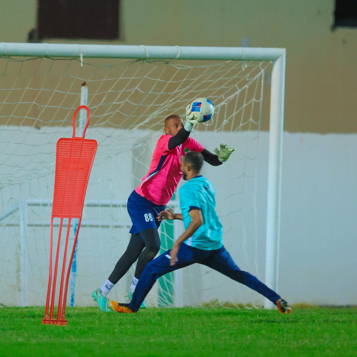 نادي النهضة العماني tweet media