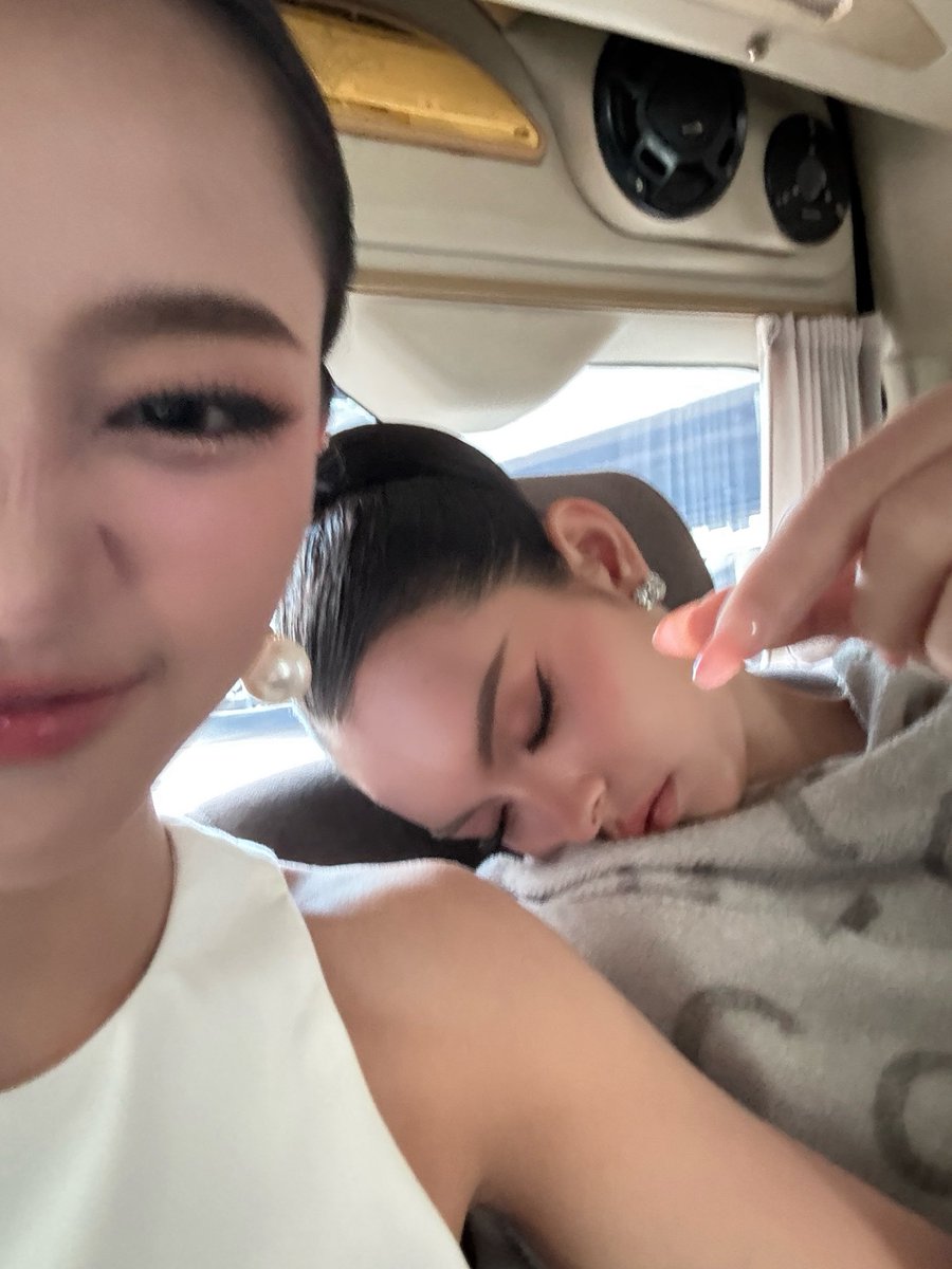 เนย นฤมล tweet media