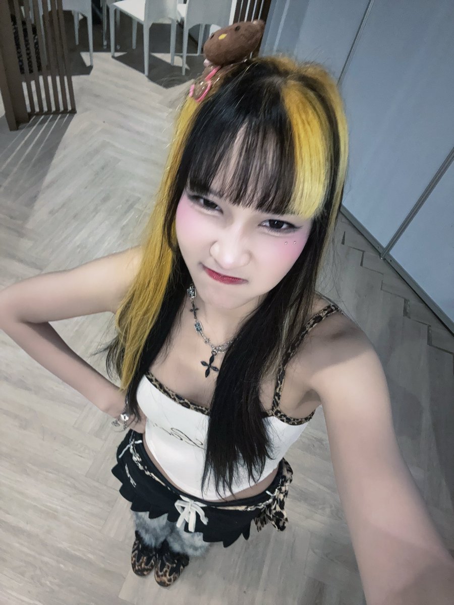 GUSCHAN ZYN tweet media