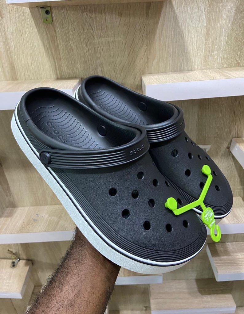Dinero Crocs 🚚 tweet media