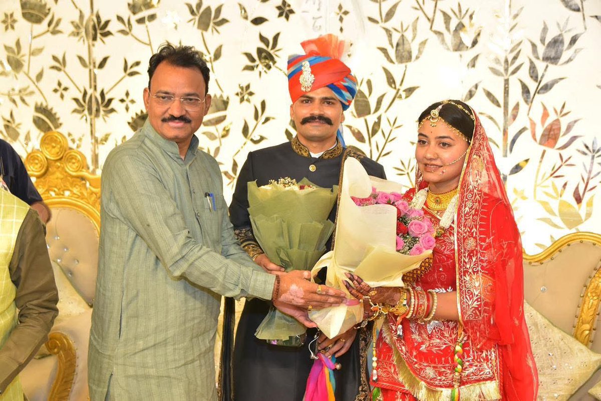 devendraoleroom's tweet image. आज जोधपुर में आयोजित IPS श्रीकृष्ण जी एवं IPS अंशिका जी के शादी समारोह में सम्मिलित होकर शुभकामनाएँ प्रेषित की ।
#shadi #ips