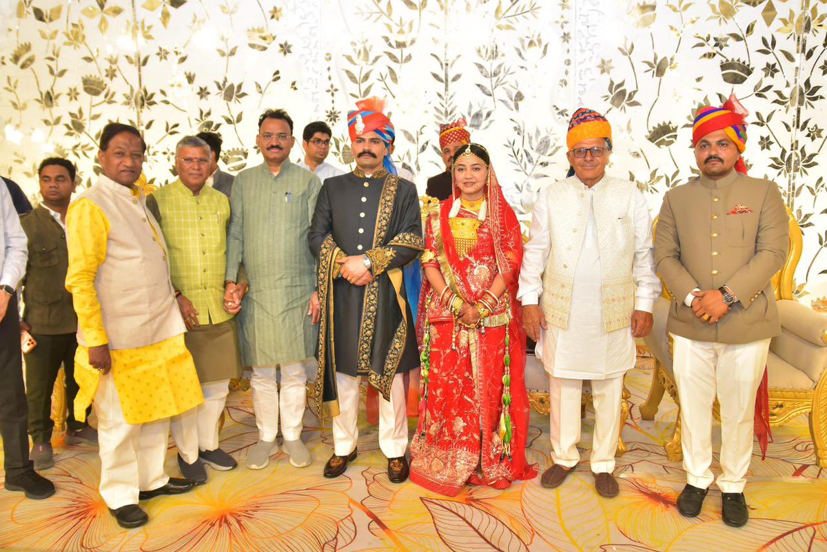 devendraoleroom's tweet image. आज जोधपुर में आयोजित IPS श्रीकृष्ण जी एवं IPS अंशिका जी के शादी समारोह में सम्मिलित होकर शुभकामनाएँ प्रेषित की ।
#shadi #ips