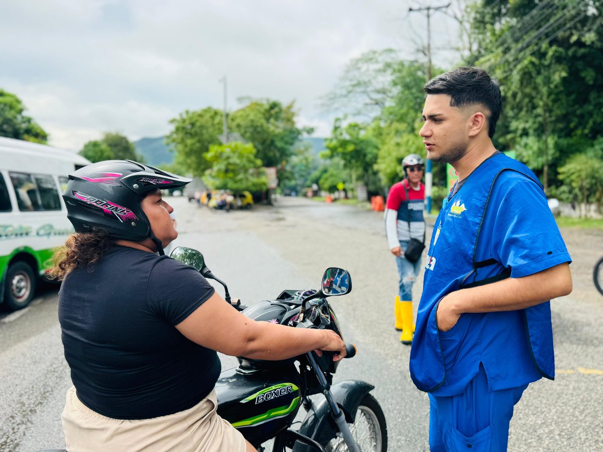 AlcaldiaDeHonda's tweet photo. En el sector Changái, zona sur de Honda, realizamos jornada con @SecSalud, @SecTransito y el Hospital San Juan de Dios, verificando vacunación contra fiebre amarilla en viajeros.
Seguimos trabajando para una #SemanaSantaSegura y mantener a #Honda libre de esta enfermedad. https://t.co/WAPFYo8Bws