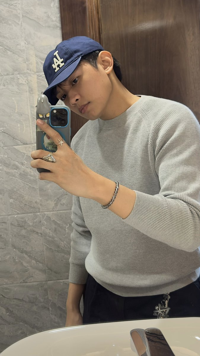 roy 𓇼 tweet media