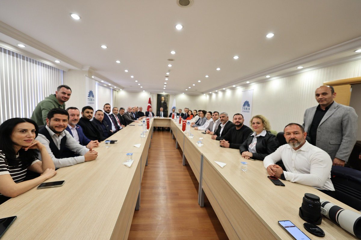 sonerberk66's tweet photo. Her kazanımın ardında kararlılık, her başarının temelinde inanç vardır.
KOOP-İŞ; emeğin gücü, hakkın sesi ve dayanışmanın adıdır.

@T_GeneliKoop_Is 
@alemdareyup 
@idrisgvn38 
@metinguney10 
@muratturkekul 
@NecdetDurak 
@YCLYLDRM06 
@HaydarYldr58 
@HulyaDemirdas26 https://t.co/LoRjVSgYs8