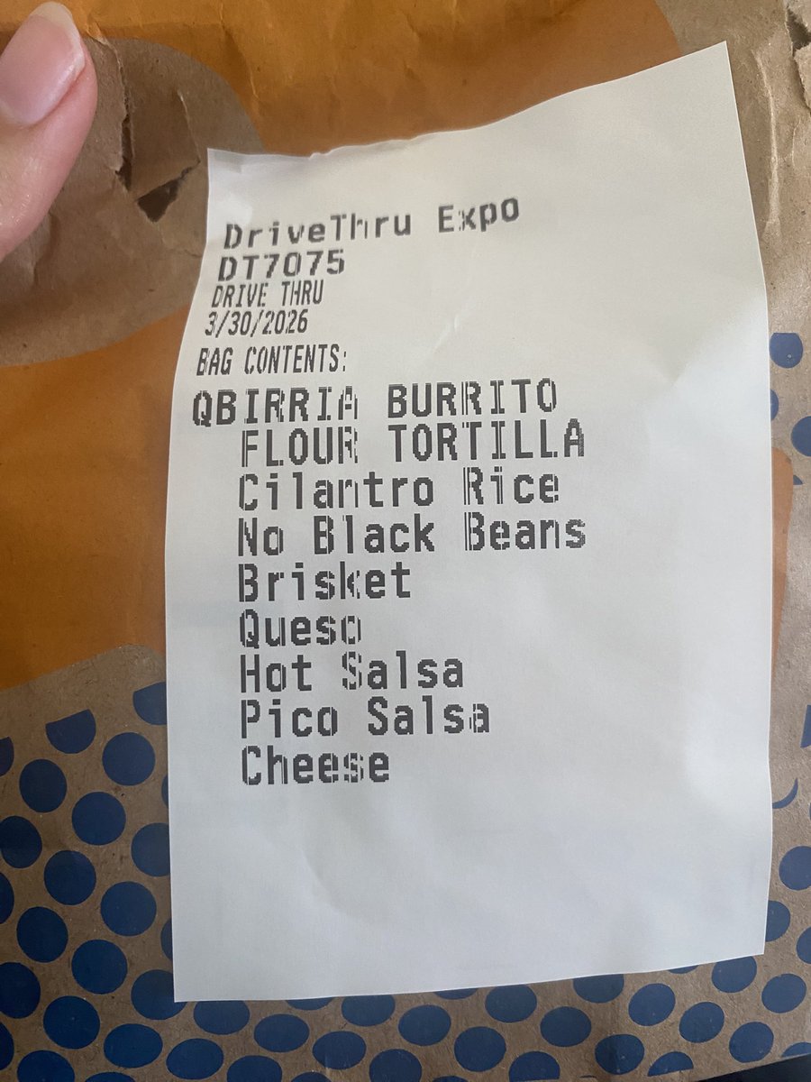 problem0n's tweet photo. @qdoba man i love yall but why do you guys be adding beans everytime i specifically ask not to😢😢😢 https://t.co/VrzMr9M3TK