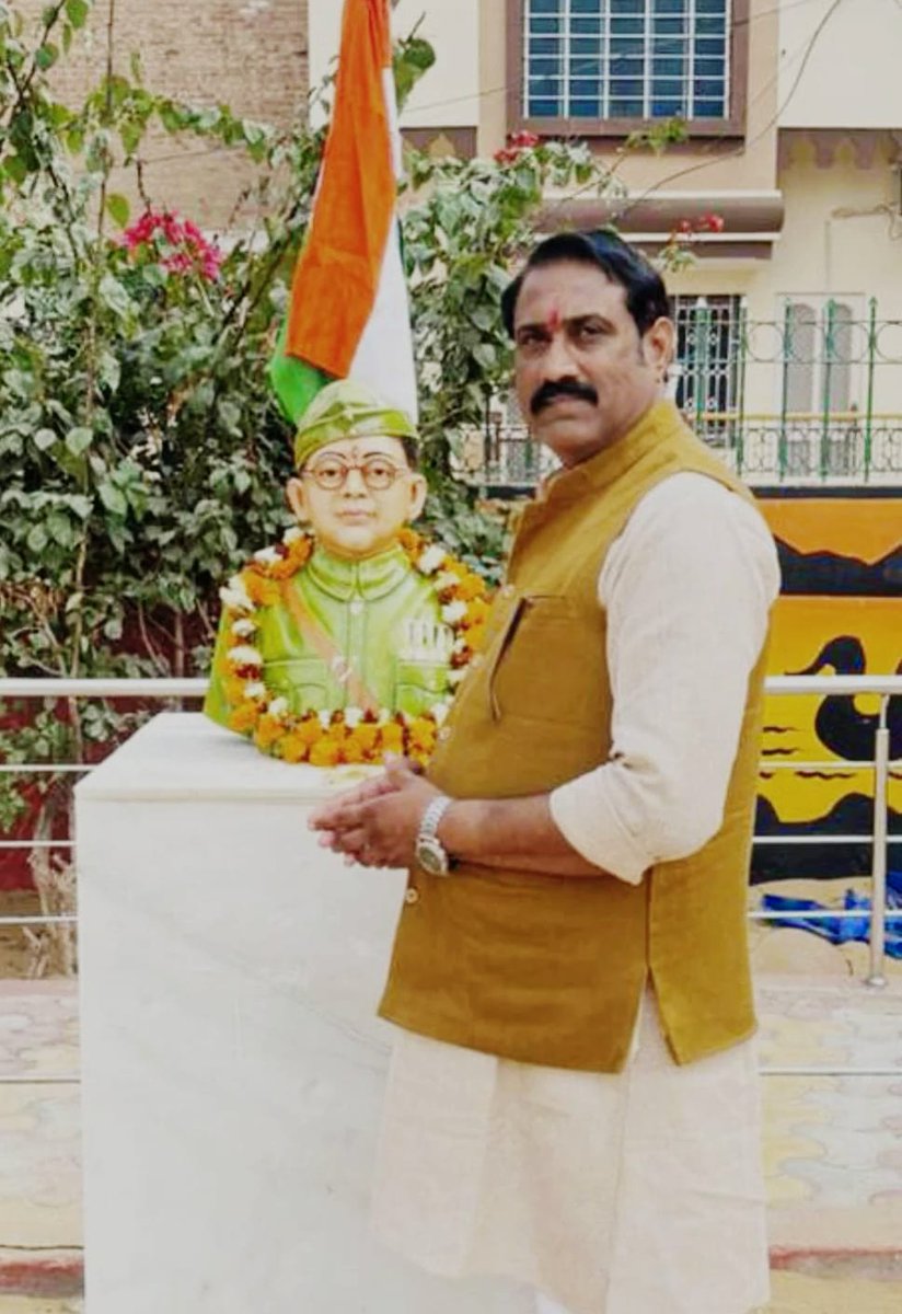 "मैं सागर से भी गहरा हूँ... तुम कितने कंकड़ फेंकोगे...?
चुन चुन कर आगे बढूँगा मैं... तुम कब तक मुझको रोकोगे....!"

हमला हुआ पत्थरों और शब्दों से फिर भी ना डरेंगे और ना पीछे हटेंगे।

जागरूकता और प्रशासन के सहयोग से नशे के खिलाफ अभियान जारी रहेगा।
जय हिन्द।
श्याम सिंह हाड़ला 🙏