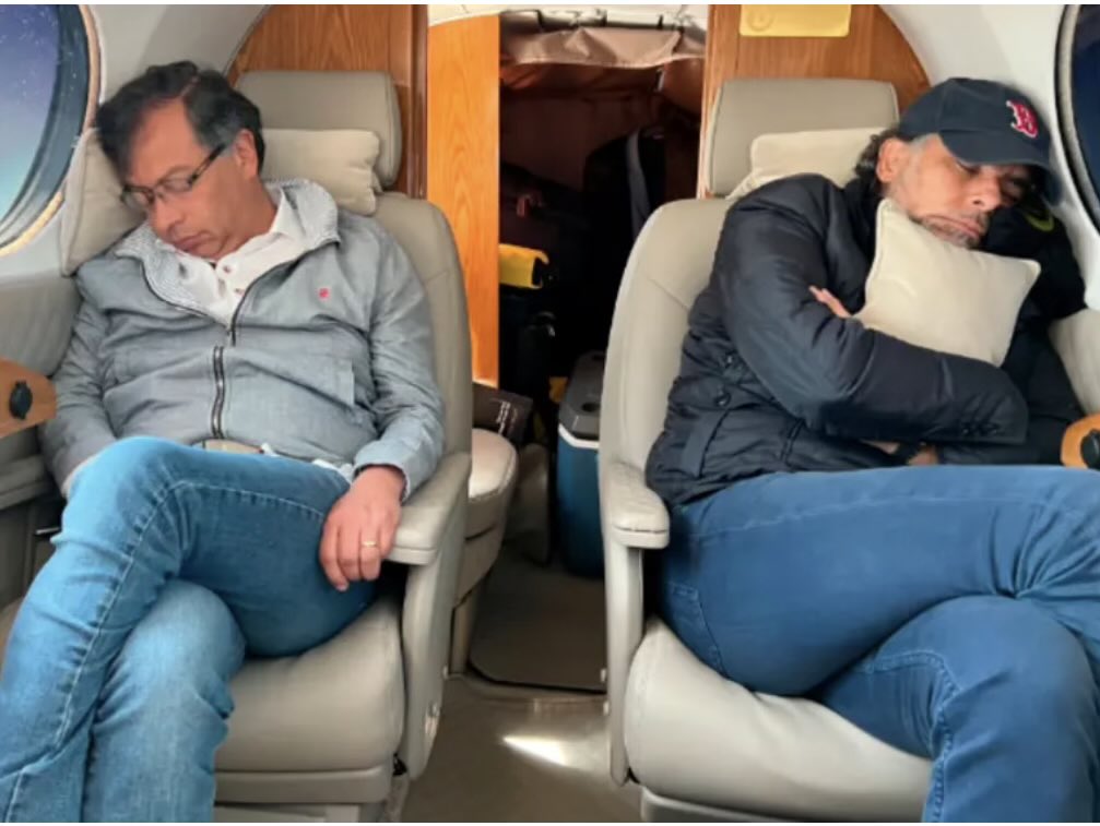 No_vaseline22's tweet image. Afortunadamente no aparece el logo de una crypto estafa detrás del susodicho. Cosa que en su momento a usted pareció no molestarle.