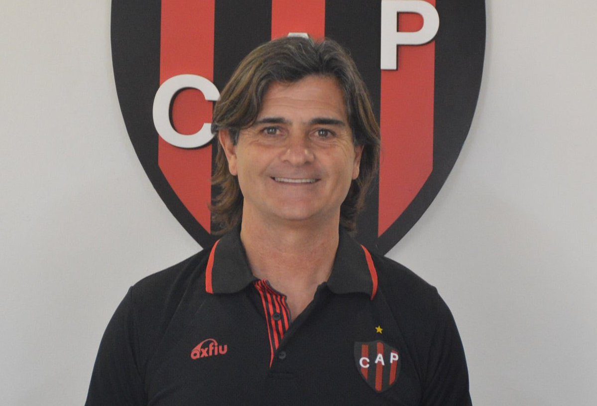 Quilmes echó a Grelak antes de jugar contra nosotros y nos goleó
Chacarita echó a Módolo que está igual que nosotros 
San Telmo y GyT (nos ganó) echaron al técnico que están mejores que nosotros