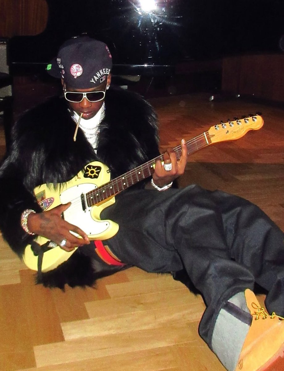 THE DEBUT HUB tweet media