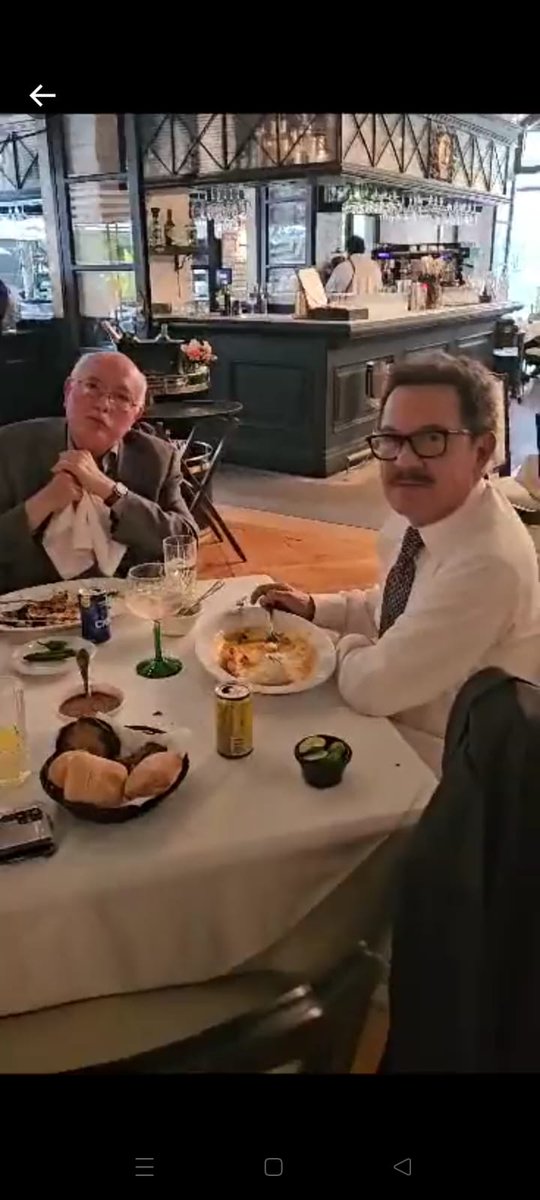 📸Captan al auditor superior de la federación desayunando frijolitos charros con el expriista Nacho Mier para negociar los 21 mil millones de pesos de SEGALMEX. El mayor desfalco en la historia de México.