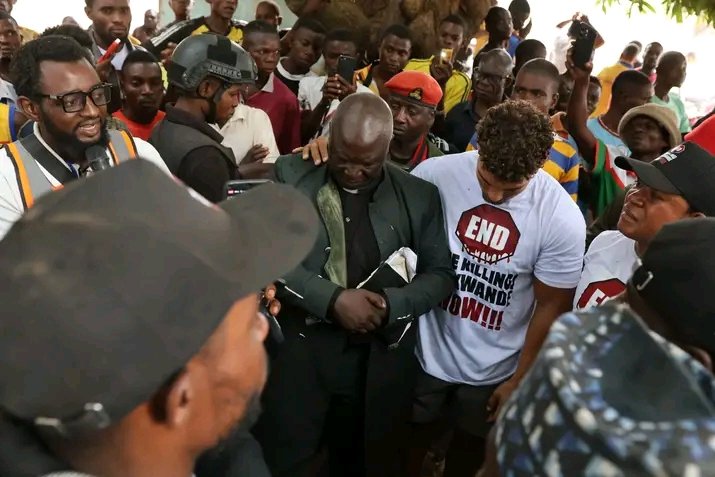 ovstar9's tweet photo. He left his Comfort Zone,to See that People are Comforted.He denied himself of all the luxury in his country to to comfort the Persecuted.He became a a MIGHTY voice Crying for the Persecuted.Drawing the government attention to that which bedevilled the People they govern. https://t.co/wDQoZypaND