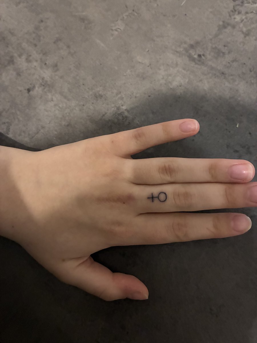 erin ★ tweet media