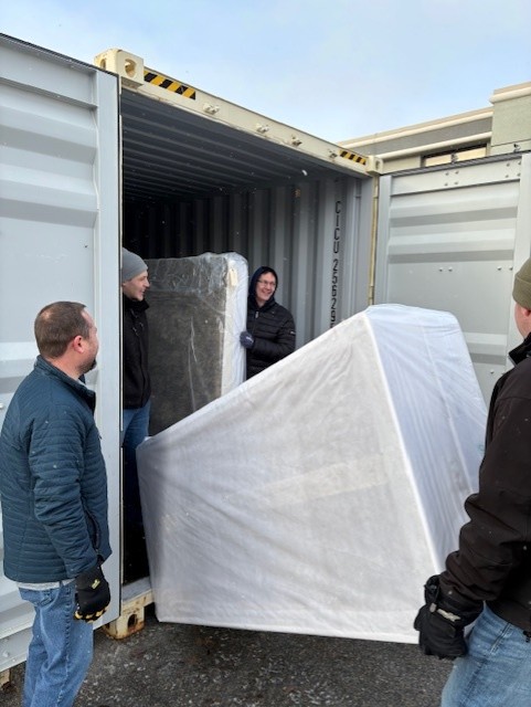 CrystalSugarCo's tweet image. Last month, 11 members of our #MoorheadFactory team volunteered to help move donated furniture for @YouthworksND new Transitional Living Community in downtown Moorhead. We are so grateful for a team that shows up for our community. 💚 #GivingBack