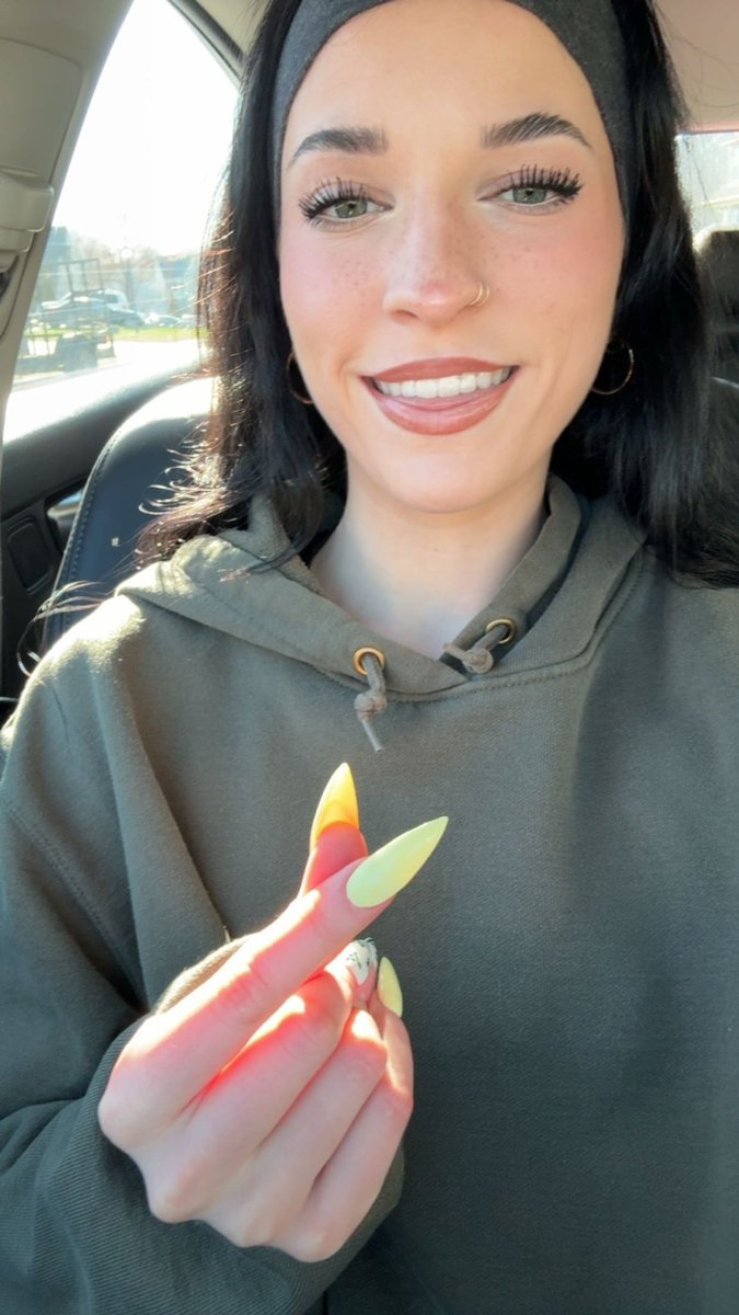 goddessemiiiii's tweet photo. Me after putting you severely in debt, daily routine type activity https://t.co/yvNPpXy9Qb