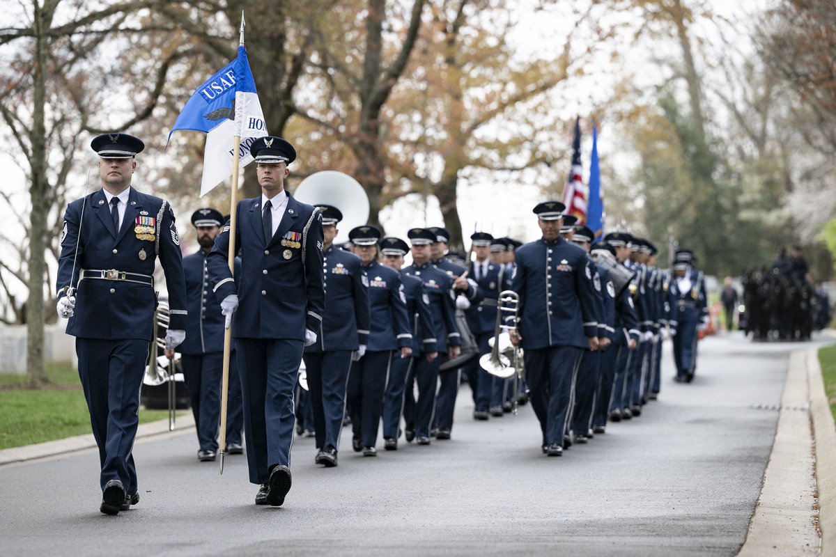 Arlington National Cemetery tweet media