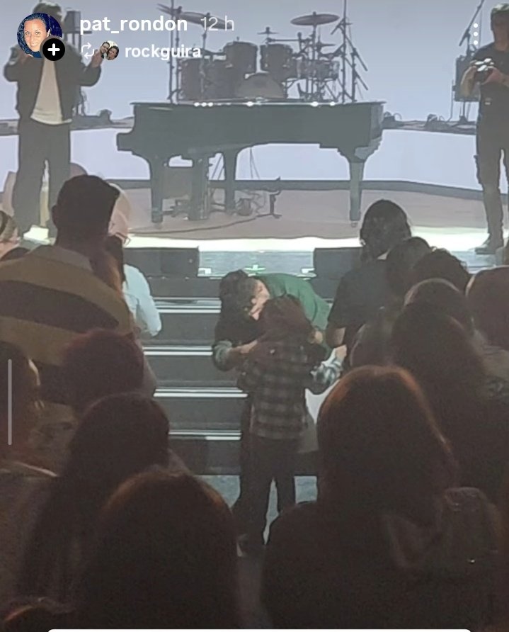 PatRondon's tweet photo. @PabloLopezMusic Su primer concierto y se llevó un recuerdo súper especial.. gracias por ese abrazo ami pequeño que no olvidará jamás  y por el super concierto de anoche https://t.co/O0I84ppHld