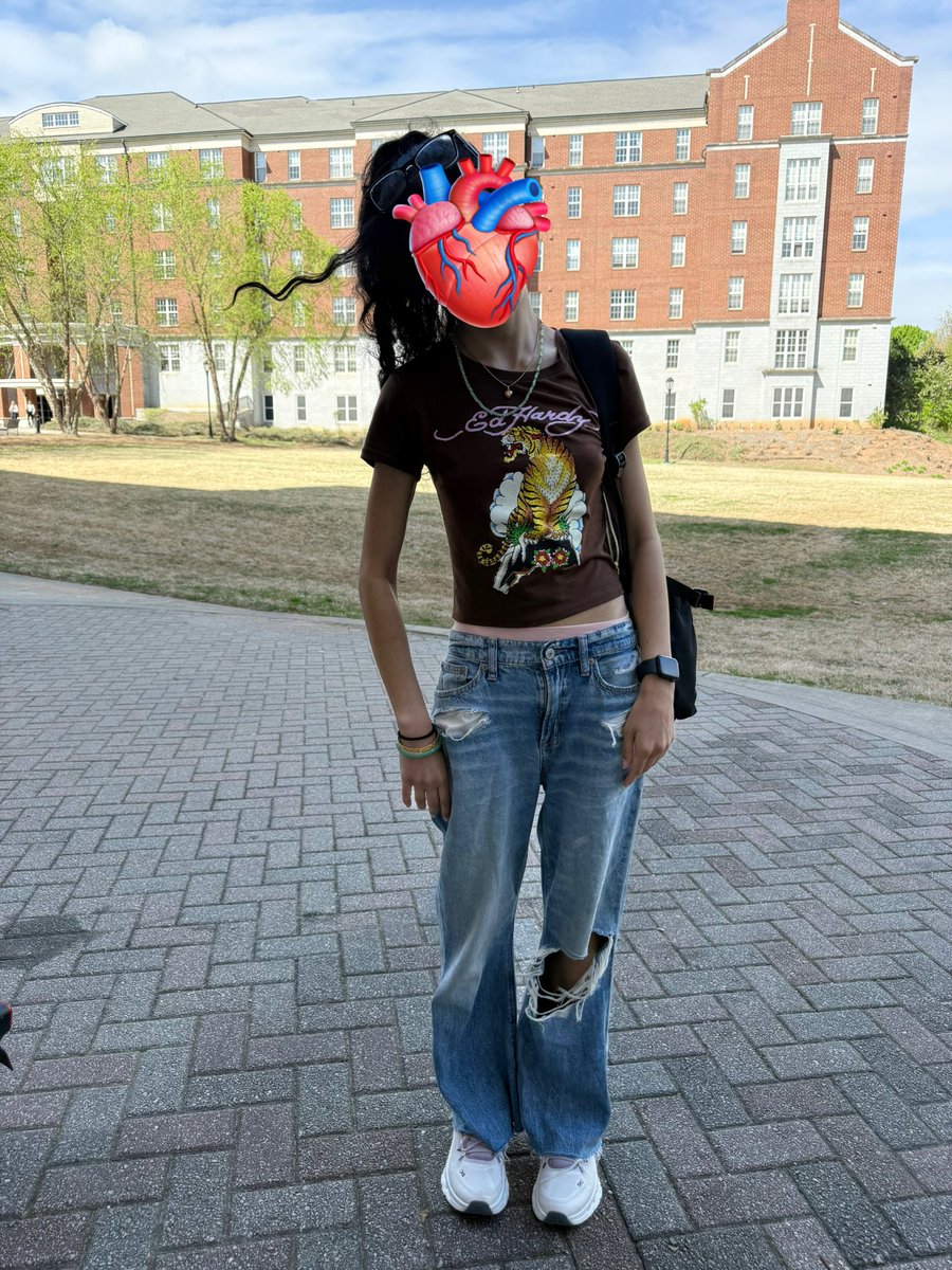 sullen girl loha tweet media