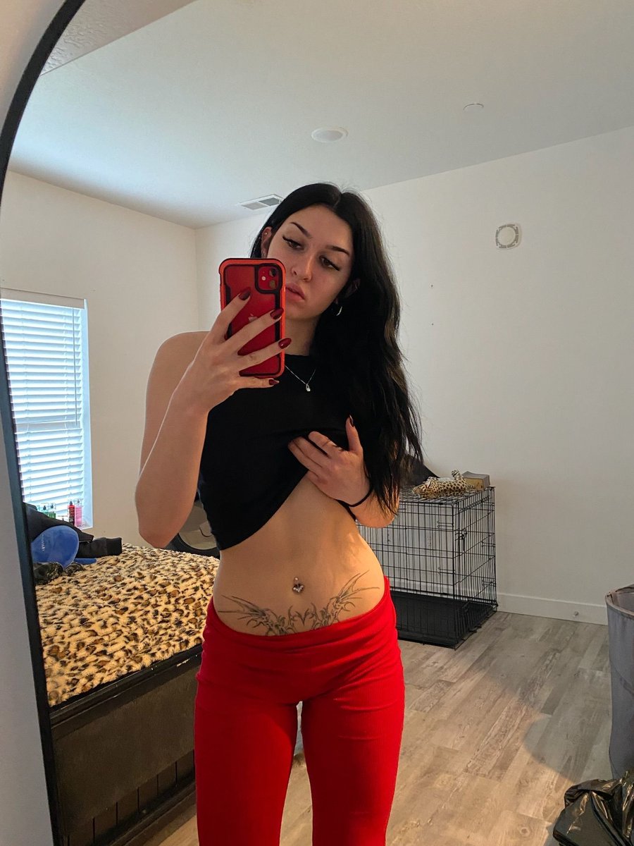 BrayaDeLune tweet media