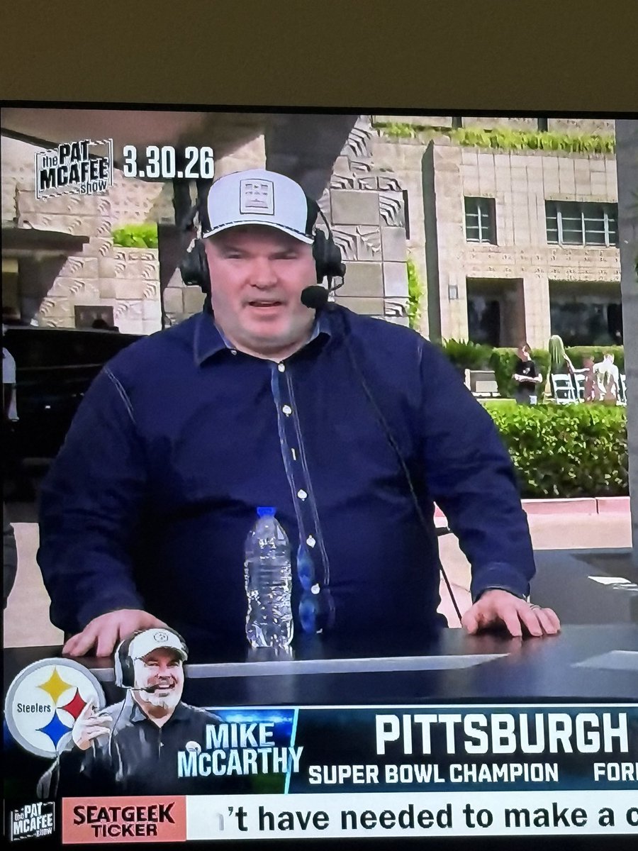 NickBlys83's tweet photo. @PatMcAfeeShow @tyschmit @ToneDigz @DerekMurphy32 @DariusJButler @OfficialAJHawk @BostonConnr y’all didn’t think to tell coach not to sit down and button that 3rd button?! Made the Steelers coach look like a fatso! https://t.co/9M9jAC696L