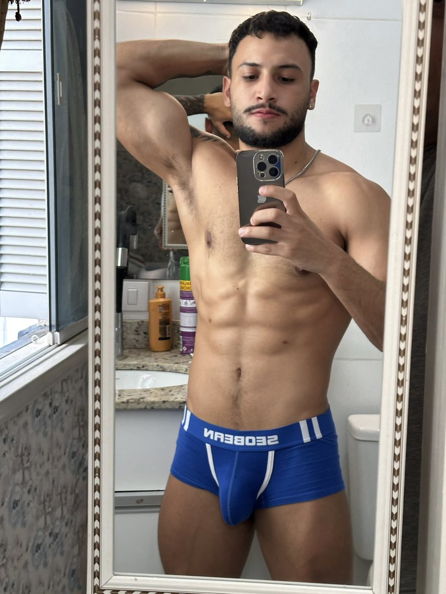 𝐂𝐋𝐄𝐕𝐄𝐑𝐒𝐎𝐍 𝐂𝐀𝐒𝐓𝐑𝐎 tweet media