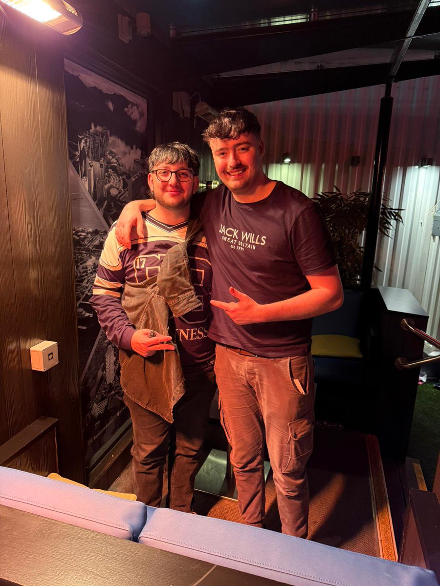 MiniMcnutter's tweet photo. my duo 5 years in game, now my duo in the bar. GGs @_spwbk_ https://t.co/aCsNt3NzOs