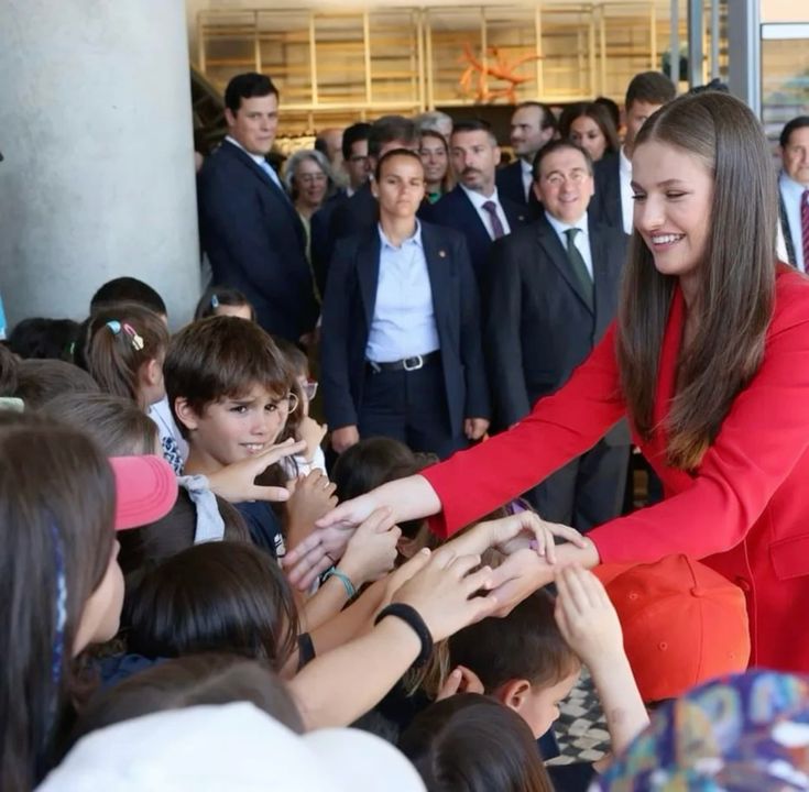 princess0Leo's tweet image. Princess Leonor 👑 who loved by her people 😘💝 #Princess #Leonor #Spanish #Spain