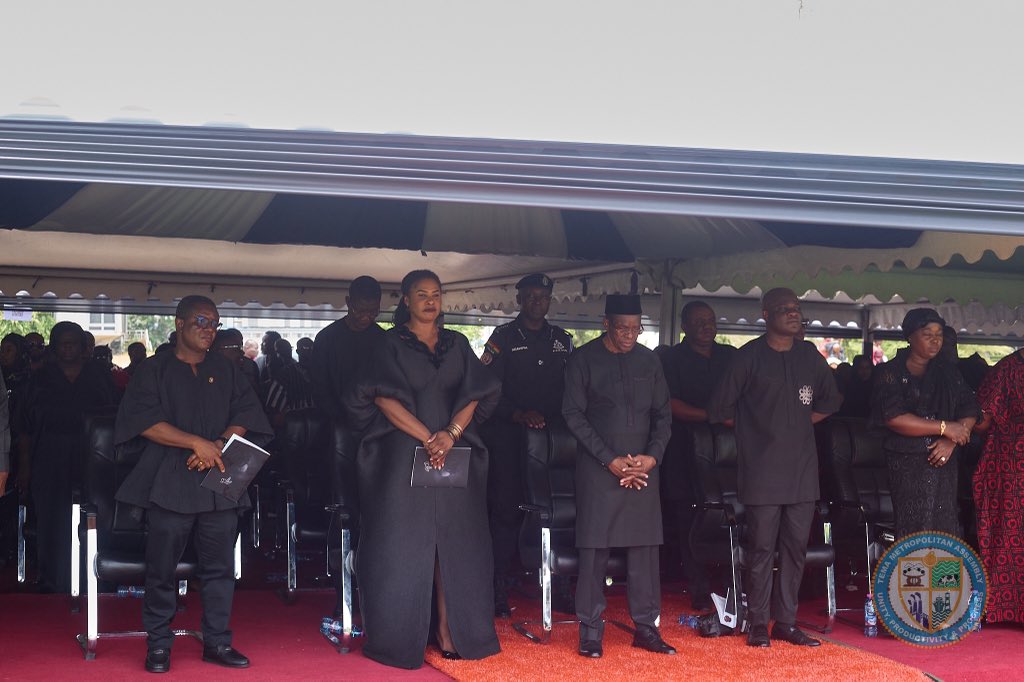 Ebi Bright tweet media