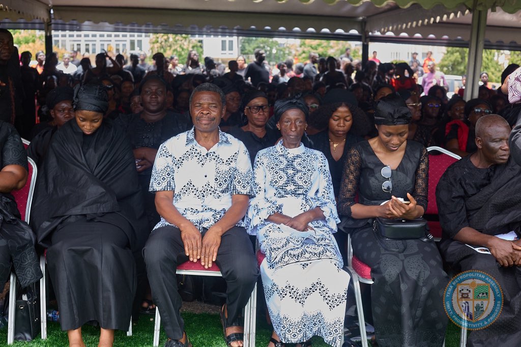 Ebi Bright tweet media