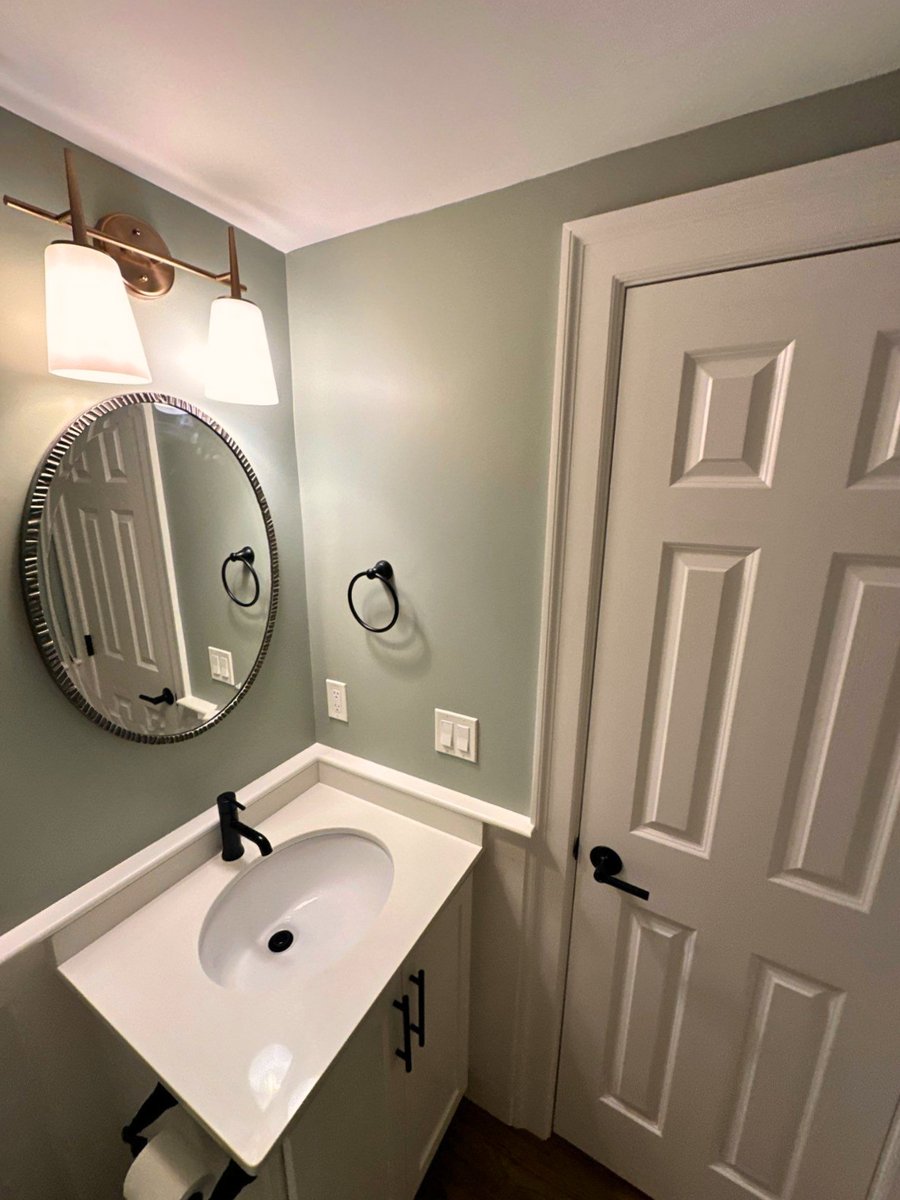 level5pntgllc's tweet image. Balanced tones and thoughtful details make this Waban (MA) bathroom feel effortlessly put together.

#BathroomDesign #InteriorPainting #WabanMA