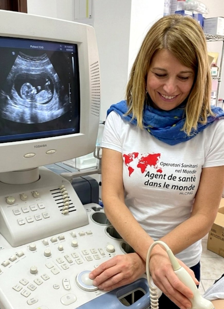 OSNMITALY's tweet photo. Ci sono #donne che arrivano da noi dopo anni senza una visita.
Donne #migranti. Donne #italiane. Donne diverse, ma con lo stesso bisogno: essere #ascoltate, #curate, #seguite.
Molte di loro convivono in silenzio con dolore, #infezioni, infiammazioni o disturbi che non riescono a spiegare. Spesso non è una scelta: è la difficoltà di accesso alle cure, i tempi lunghi, la mancanza di informazioni o di possibilità.
La salute #ginecologica non riguarda solo la gravidanza.
Riguarda la prevenzione, l’equilibrio del corpo e il benessere generale di ogni donna, in ogni fase della vita. Controlli regolari possono fare la differenza: aiutano a individuare in tempo infezioni, squilibri o problematiche che, se trascurate, possono peggiorare nel tempo.
Ogni giorno #lavoriamo gratuitamente come volontari tra Castel Volturno e i nostri progetti in #Africa.
Accogliamo donne che non possono aspettare mesi per una visita o che, semplicemente, non avrebbero accesso a nessun tipo di assistenza.
Davanti a noi ci sono file lunghe, storie difficili, ma anche tanta fiducia.
E ogni visita è un passo avanti: un controllo, una spiegazione, un momento di cura che può cambiare qualcosa di importante.
Il nostro impegno è continuare a esserci, senza fermarci, offrendo visite ginecologiche, #prevenzione e #informazione a chi ne ha più bisogno.
Per farlo, però, abbiamo bisogno anche del tuo aiuto.
Abbiamo avviato una raccolta fondi per sostenere questo lavoro e garantire visite gratuite a sempre più donne.
Dona ora e aiutaci a portare cura, prevenzione e ascolto dove spesso mancano.
Anche un piccolo contributo può fare la differenza.
DONA ORA ➡️ https://t.co/btDO55T73b
Un grande ringraziamento va all'associazione
#PadreFedele e il #ParadisoDeiPoveri per averci donato questo ecografo..
#SaluteDellaDonna #Prevenzione #Volontariato #Solidarietà #CastelVolturno #Africa #DonaOra