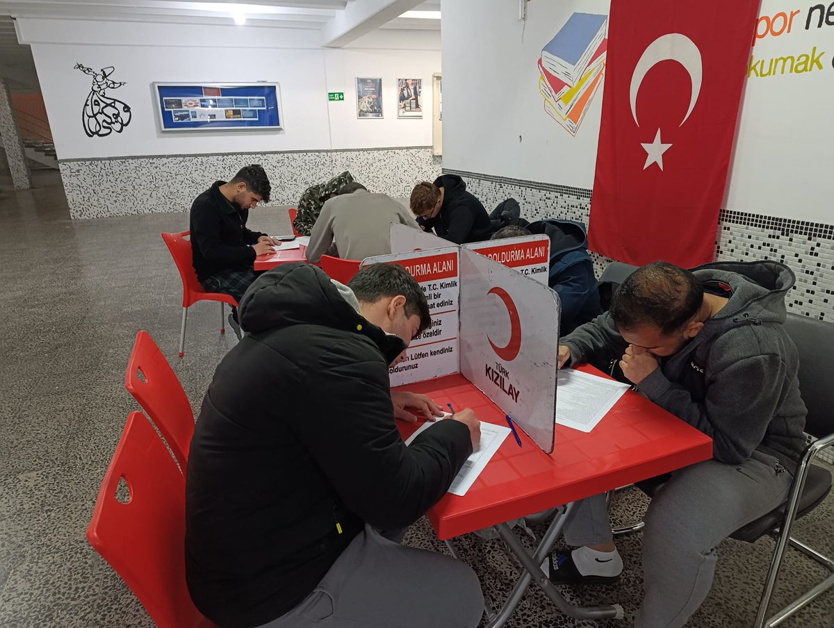 KonyaKYGM's tweet photo. 📍 Alaaddin Yurdu

​İyilik paylaştıkça, hayat bağışladıkça çoğalır. 🩸 
Kızılay iş birliğiyle düzenlediğimiz kan bağışı etkinliğinde öğrencilerimiz, hiç tanımadıkları hayatlara umut olmak için bir araya geldi. ✨🤝 
​@OA_BAK @gencliksporbak @GSB_KYGM https://t.co/WQ8romNC6I