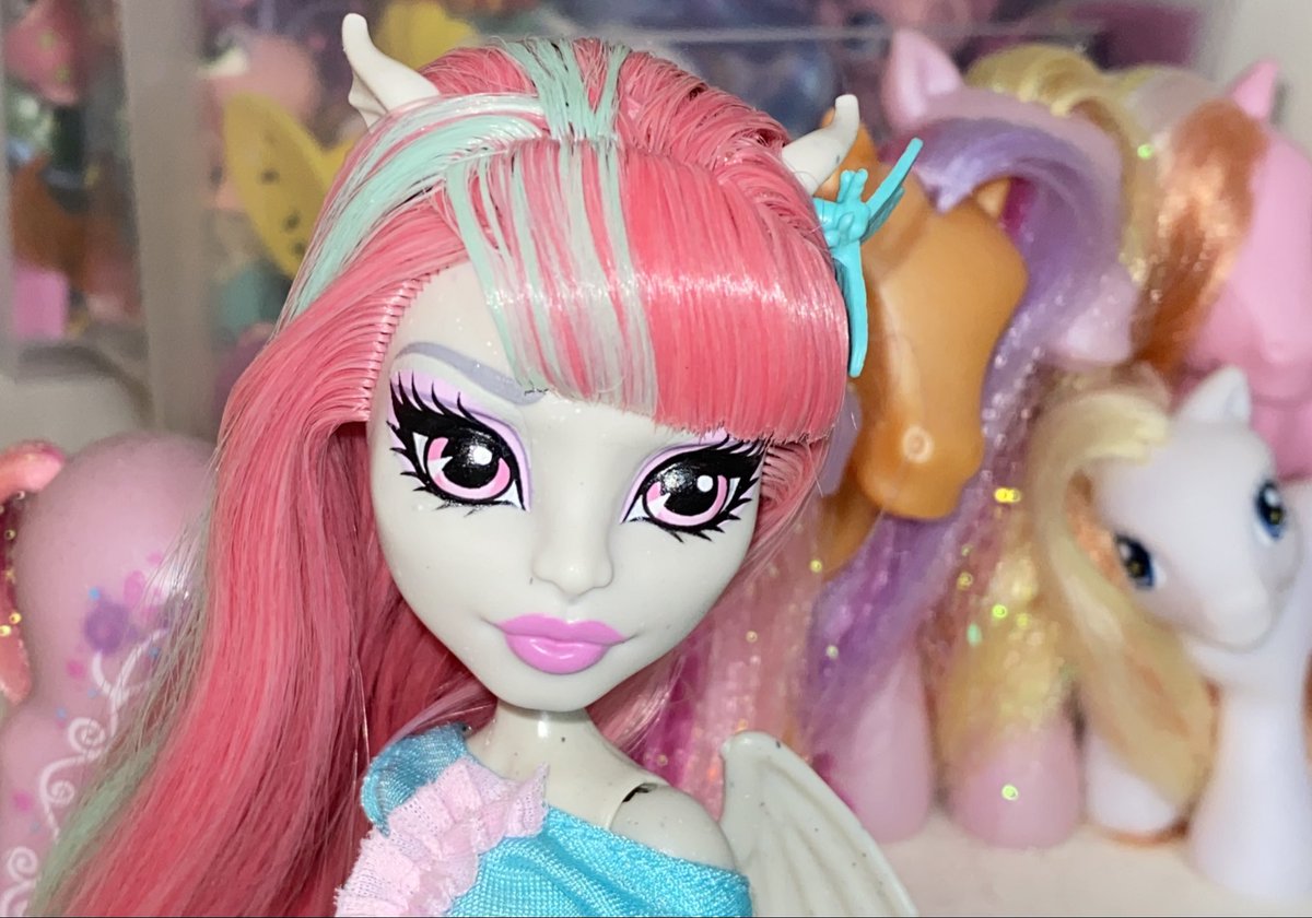 Eggulaura tweet media